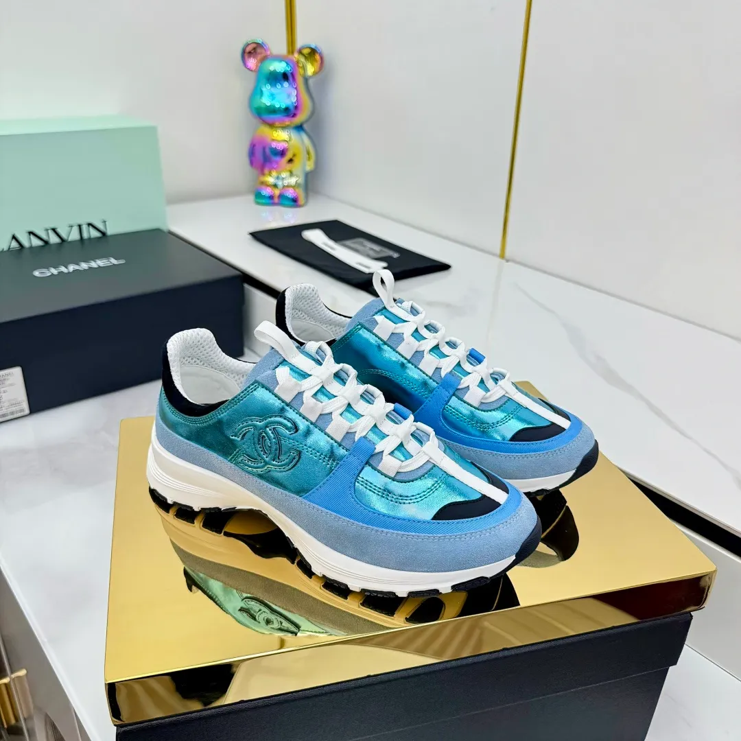 👟👟Ex-factory price 600👟👟High quality! ! ! CHANEL Chanel 25A latest thick-soled casual sports shoes. The counter is synchronized. The counter is very popular. It is a shoe that is very difficult to buy. The most popular thick-soled casual shoes on the Internet. As you can imagine, the most popular thick-soled casual shoes can not be missed. It has both good looks and comfort. Simple and versatile. The thick sole increases the height and is super versatile. Whoever wears it will look better. Upper: cowhide stitching. Lining: breathable mesh. Outsole: TPU original outsole. Size: 35-41 👉